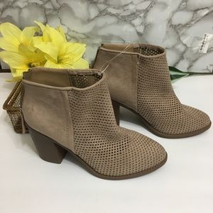 Cityclassified Taupe Ankle Booties - Size 10
